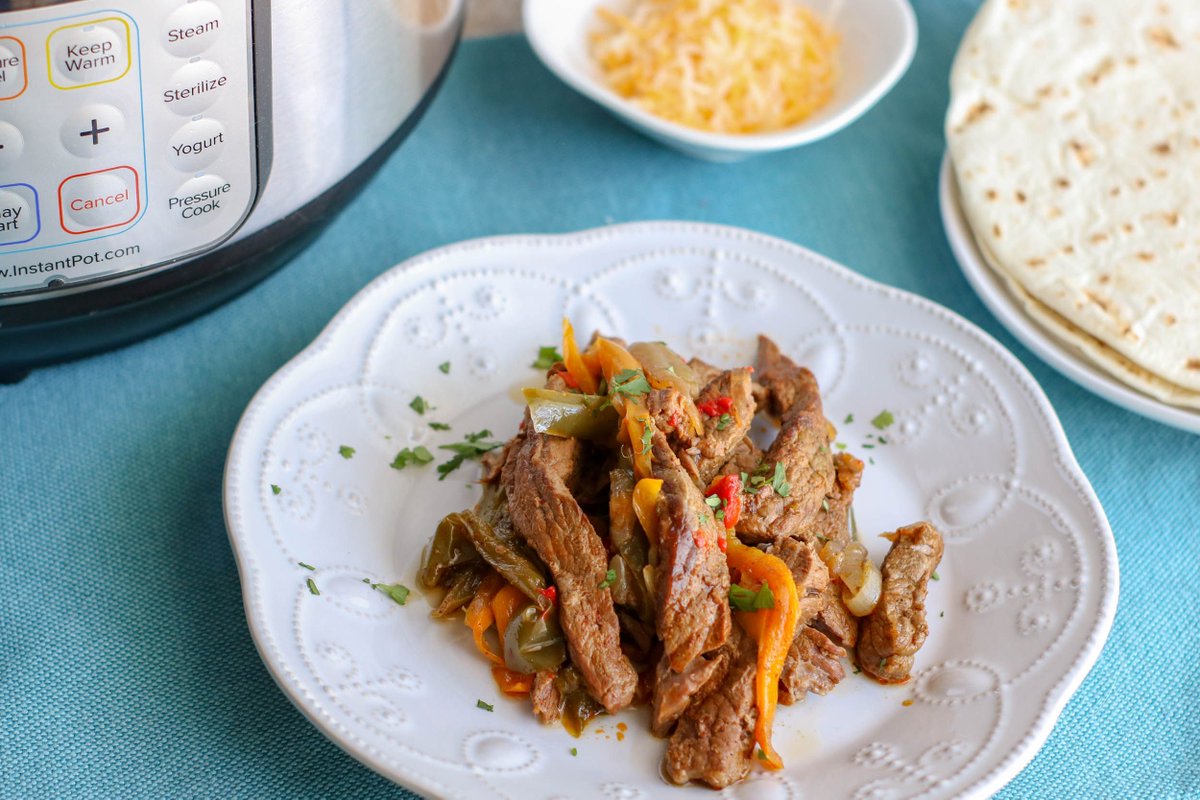 MSOM_Blog4Moms's tweet image. Easy Instant Pot Steak Fajitas (with a giveaway!) #instapot #dinner #giveaway buff.ly/2Y3ylkh