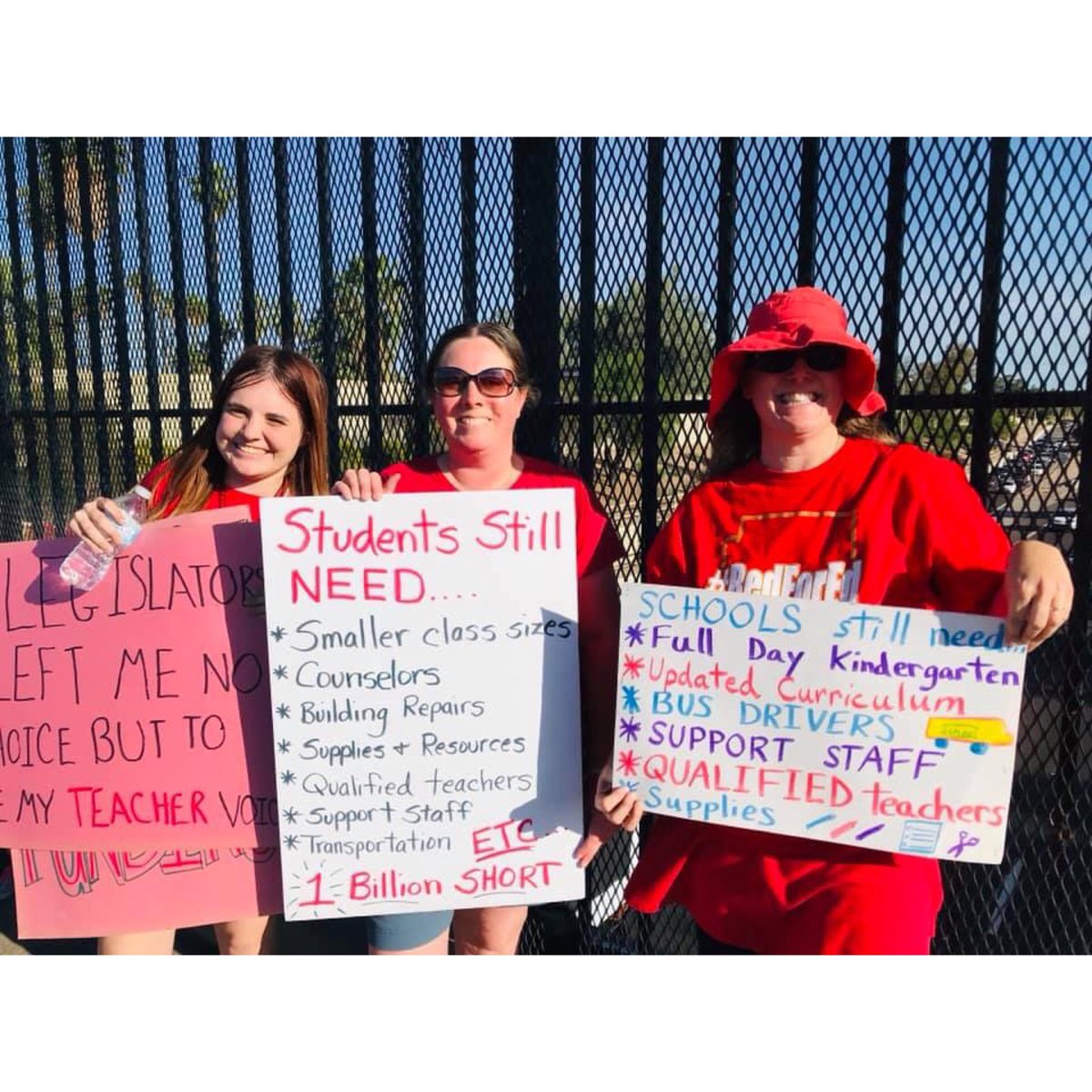 Hannahhhhh9890's tweet photo. #STILLRedforEd We’re using our teacher voices and standing in solidarity with #SCRedforEd @AZHouseDems @AZSenateDems @ArizonaEA @arizona_sos @investinedaz https://t.co/8pzxG32eed