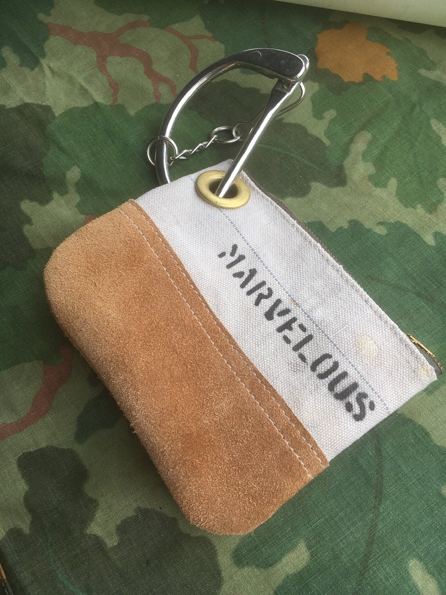 marvelous_young's tweet photo. 美軍二戰初期白色水兵袋制作
搭配德軍水兵袋勾扣（選配）
袋底為反皮

#ww2 #draffe_bag #pouch #military #navy #sailor #biker #marvelous_leather https://t.co/kzGYWp3r2P