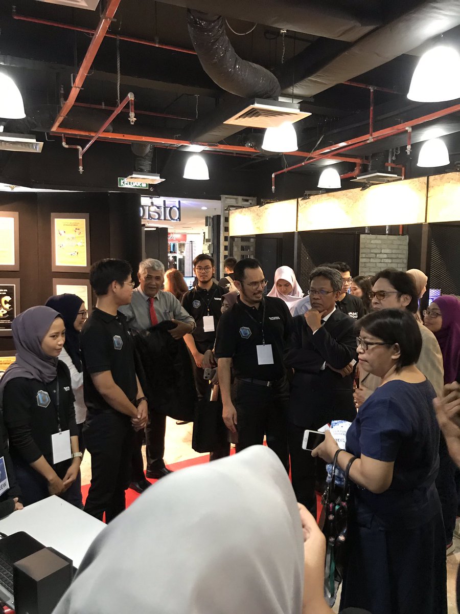 BlackBox2019's tweet photo. #BlackboxLiveUpdate
Blackbox Digital Showcase
Sacc Mall, Shah Alam
2nd - 4th May 2019
#Blackbox2019 #DrivingProductivityOfTheNation #BundleXclusive #EsEcoMalaysia #GetFi #VirtualX #PKNS #ADGENCY #IPRMSA #NEWMED https://t.co/fmQjhkA2Av