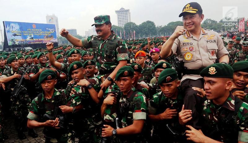 PartaiSocmed's tweet photo. PENGUMUMAN! 

Tuips! Mari kita dukung TNI dan Polri mengamankan hasil Pemilu 2019 dengan melambungkan tagar #TNIPolriJagaIndonesia 
Dimulai dari sekarang! 💪 https://t.co/m6S5knrCRw