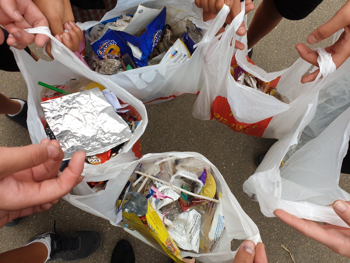 MelissaRocela's tweet photo. 50 Days of Giving Challenge. 6R are giving as much as we can to people, animals and the environment.
Day 2 - Picking up rubbish to help our environment! #50daysofgiving
@SarahRedfernPS https://t.co/MjvopXMJnu