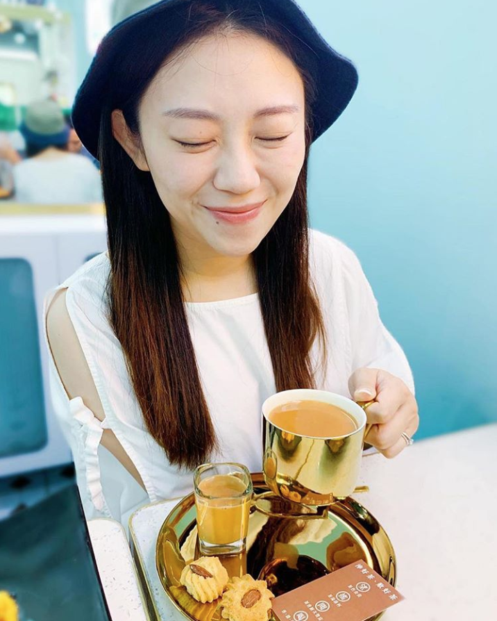 NgahinKinki's tweet photo. 🌼金茶王🌼消消閒🌼
☕️☕️☕️☕️👍🏽
.
.
.
.
#hkbridal #hongkongfoodie #hongkongfood #hkfoodblogger #hkeats #hongkong #hkig #hkdaily #hktea #hkfoodpic #hkfoodlover #hkfoodie #冰室 #茶記 #茶餐廳 #奶茶 #金茶王 #香港 #旺角 #九龍 #kowloon #mongkok #girly #ootd #hightea #hkstyle #teatime https://t.co/PuQ08RbVZB