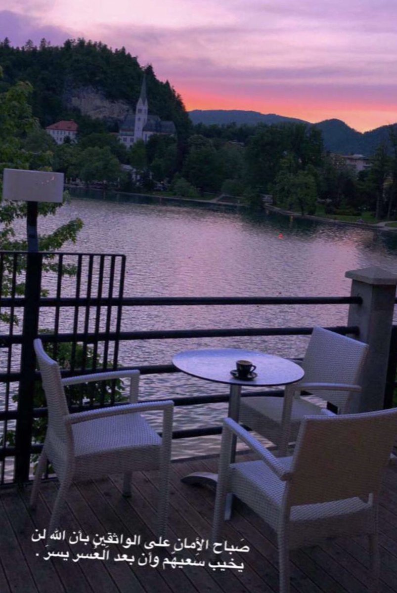 ''خذني دائماً على محمل الإستثناء فأنا لا اشبه البقيه."
#صباح_الخميس