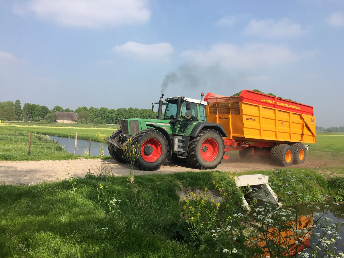 AchtertSlot's tweet photo. Het was ff doorharken, maar vannacht om 02.00 u zat alle gras rondom ‘t Slot in de kuil..Die nieuwe dam in Het Oude Maasje voldoet uitstekend 😀 https://t.co/r1Rvb3eTYp