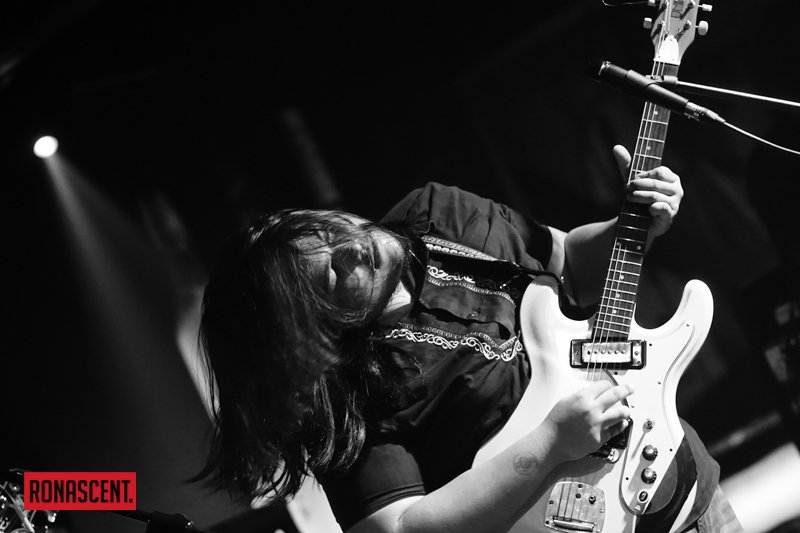 #LiveReport: Band bermuatan psychedelic rock asal Malaysia, Golden Mammoth berkesempatan menggelar pertunjukannya di Surabaya. Dalam acara yang digelar di Nens Corner tersebut.. bit.ly/2ZOMyTR | Foto: @PembenciTerang