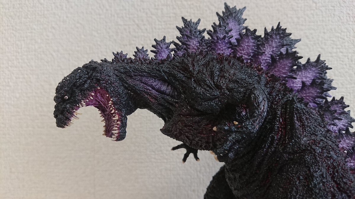 でんきち 平成終わる前に間に合わなかったですが シンゼンさんのシンゴジラ完成しました Ledにて口内 背びれ 胸を発光させました シンゼンさんの造形が凄まじく 塗装するたびに感動してました T Co Uca4ymhk1m Twitter