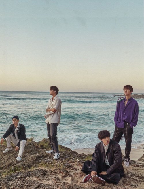 ChanyeolItaly's tweet photo. EXO - 190502 Third official photobook ‘PRESENT ; gift’
#EXO #weareoneEXO #PRESENT_gift #Baekhyun #Chanyeol #Chen #KAI https://t.co/83dqBy91AS