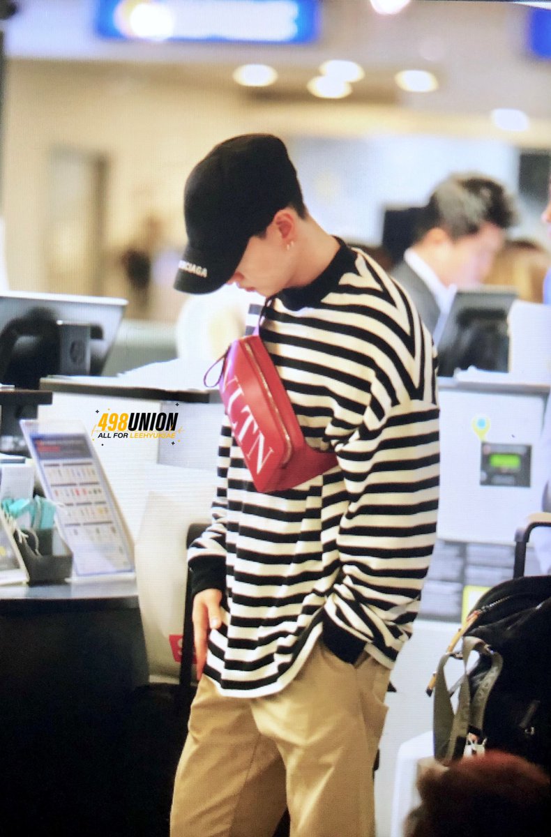 498_AllForHyuk's tweet photo. 190501 LAX Departure 💙 #EUNHYUK #은혁 https://t.co/D9P3ER6D6Z