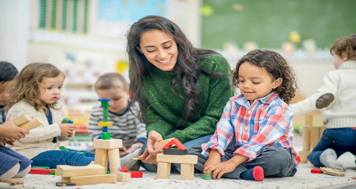 The role of an Early Childhood Educator is to prepare children for school and give them the best possible foundations for a successful lifetime of learning. Discover how an Early Childhood Educator spends their day: bddy.me/2ZP4q0F