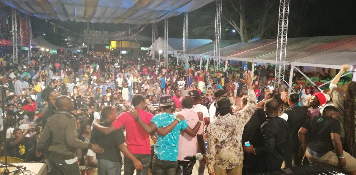 davidmuriithi's tweet photo. I just don't know how to explain just how 🔥🔥🔥🔥 #SafaricomJazz was jana. Ata sijui #EveryNoteCounts 🎶 @ShamsiMusicKE @Zsuleman @sylmulinge @JaazyD @wamuninjoroge @DuncanWambugu @MoSoundEvents @carnivore https://t.co/nUrfPL56fc