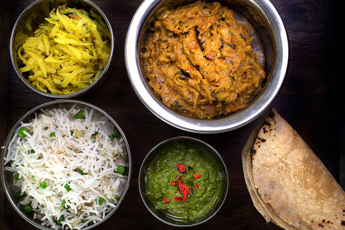 April's box is a #vegetarian (vegan option) favourite, Baingan Bharta. You'll receive all you need to make this intensely flavoursome aubergine crush, zingy thoran as well as accompanying onion pea pulao rice and chapatis 🍴
#thekariclub #cooking thekariclub.com/the-box/?utm_s…