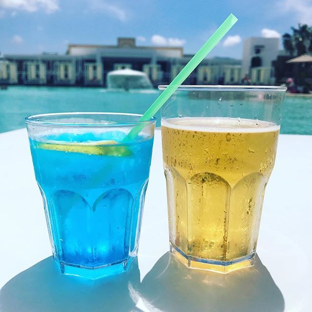 Season2K's tweet photo. Currently on holiday in Greece loving the weather, eating tonnes of food and enjoying the chilled drinks at the poolside.. Hope everyone is having a great week! ☀️🍹😀
-
-
-
#cocktails #beer #drinks #holiday #europe #greece #sunshine #poolbar #instadri… https://t.co/XVDnYsvFQN https://t.co/NABJFgvUk9