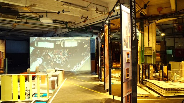 Vernissage en el Espacio Simon 100 de la exposición "Rastros y Encantos" de #b720 Fermín Vázquez Arquitectos que abrirá al público mañana 3 de mayo hasta el 28 de junio. Una interesante retrospectiva de los 20 años del estudio del arquitecto reflejados en 20 proyectos.