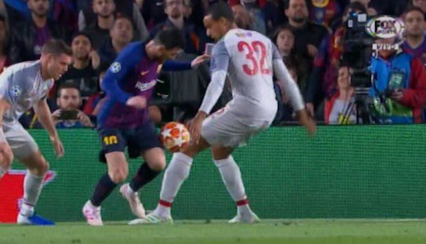 pistolerocule's tweet photo. Mucho se habla de una agresion de Messi y poko o nada del atropello sin balon de  Milner y mucho menos del penalti.A mamar. https://t.co/YxQwlzanWp