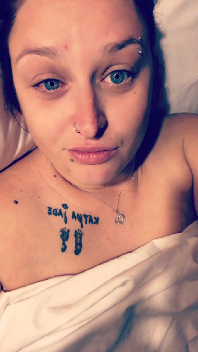 X_Fi_x07's tweet photo. RIP my eye!!! that’s what happens when you get cum in it 😒😩 #ouch #rip #needgoggles #aussie #bbw #blooper #privateentertainer #adultentertainer #funny https://t.co/7IH7WWCwSN