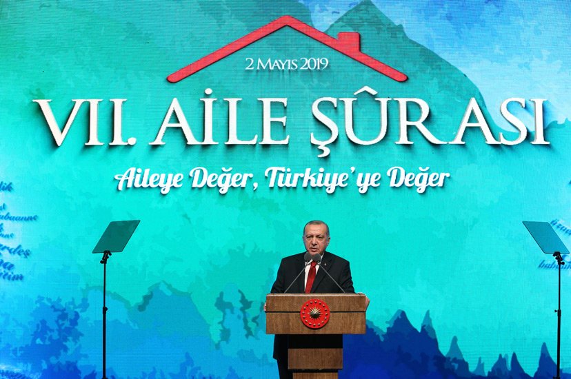 “Güçlü ülke ve huzurlu toplum olabilmenin öncelikli şartı, güçlü bir aile yapısına sahip olmaktır” tccb.gov.tr/haberler/410/1…