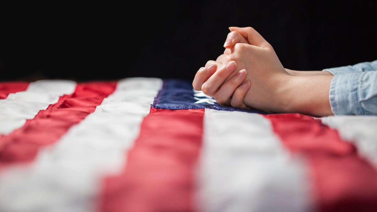 Franklin_Graham's tweet photo. I urge you to especially pray for our nation on this #NationalDayOfPrayer. 4/4 https://t.co/Ssc0pW7CrV