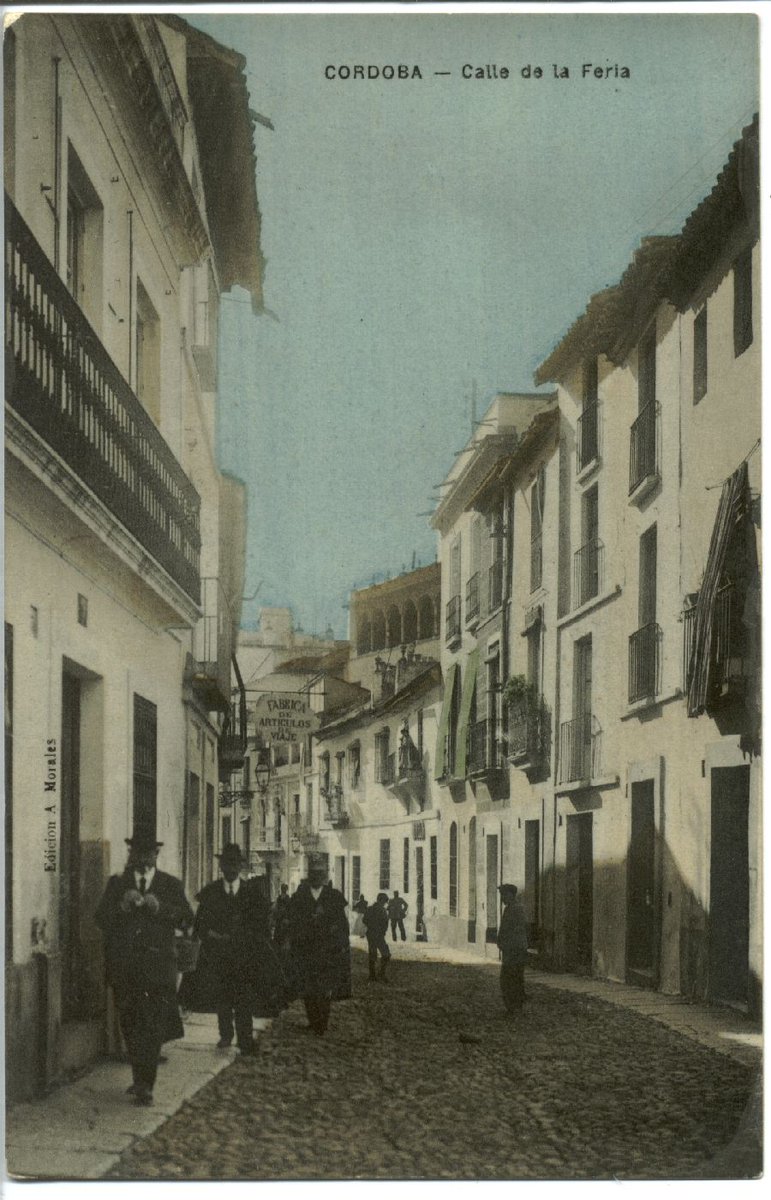 RomerodTorres's tweet photo. @Luis_JMiranda @abccordoba Don Luis, mire usted algunas fotos antiguas de nuestra Córdoba querida (todas de barrios). ¿Ve muchos papeles por la calle? ¿Latas viejas? ¿Cartones? 
Podemos aprobar en una "autoencuesta", pero desde luego que somos unos asquerosos con nuestra propia ciudad. https://t.co/0fD6gr53eD