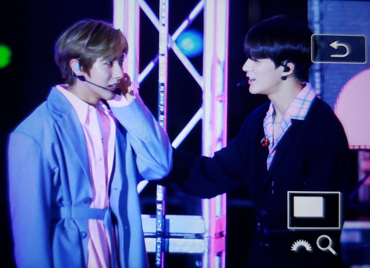 neverlandin23's tweet photo. 190502 c festival https://t.co/fPiiUx2NqX