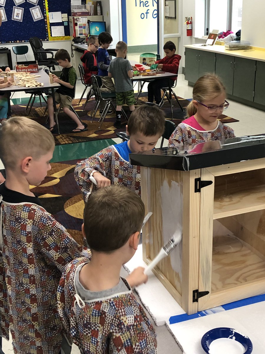 MrsOwenStars's tweet photo. We had so much fun working on our PBL. These Little Free Libraries are going to be so wonderful in our community! #dukeenergy @EdgewoodPrimary https://t.co/J902QJnqnN