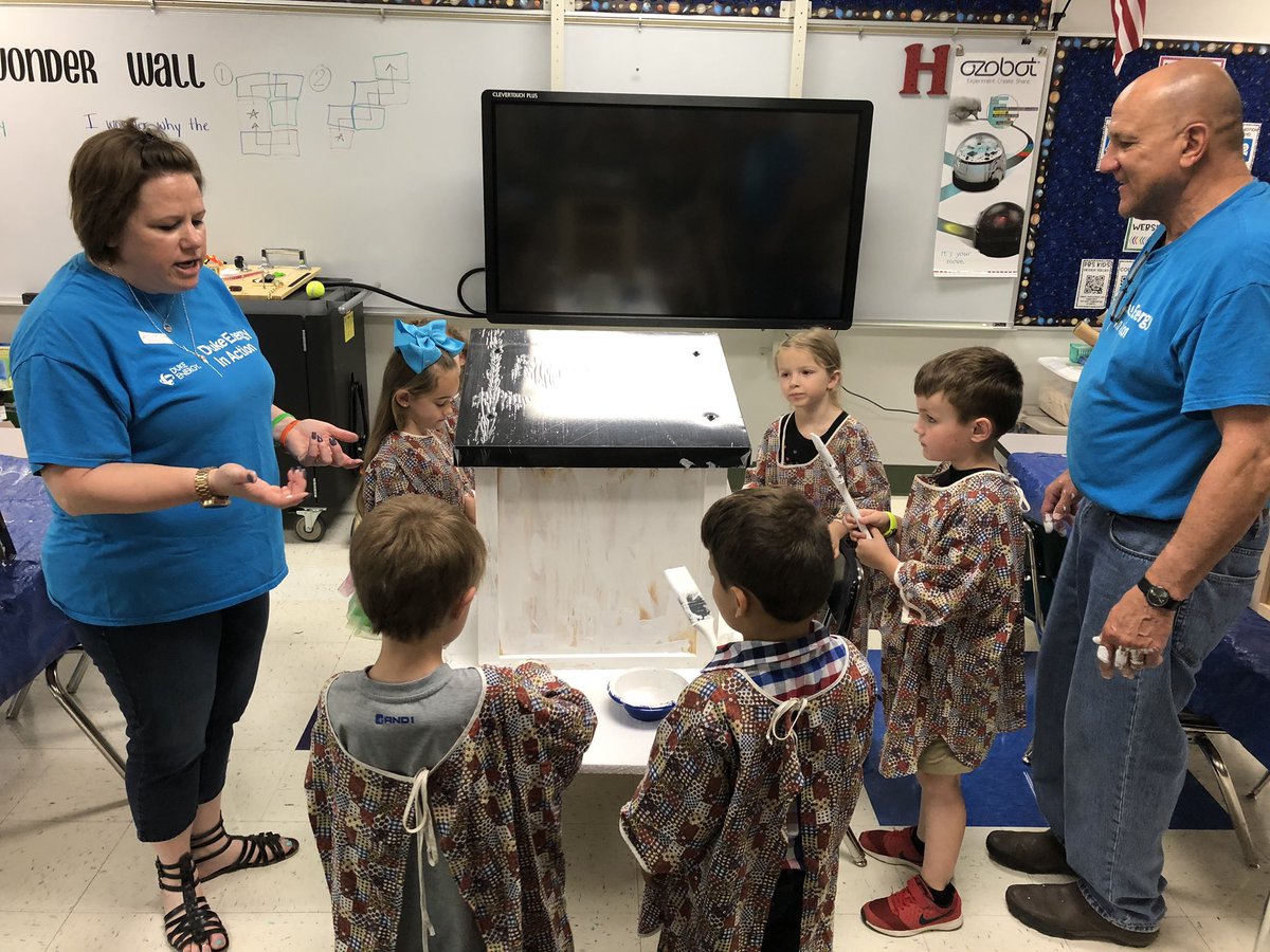MrsOwenStars's tweet photo. We had so much fun working on our PBL. These Little Free Libraries are going to be so wonderful in our community! #dukeenergy @EdgewoodPrimary https://t.co/J902QJnqnN