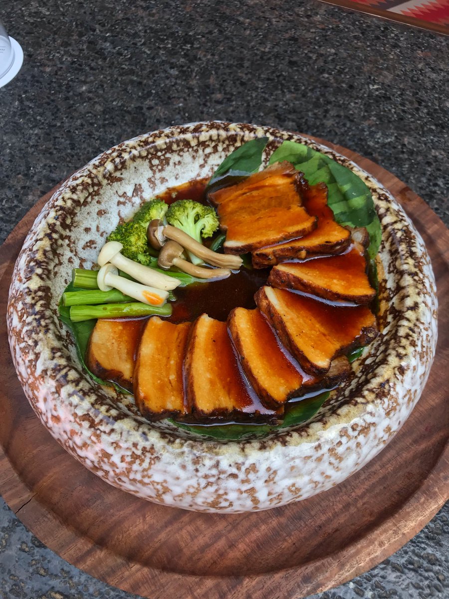 When you decided to keep this weekend low-key, but deep down you know you are fancy af. 📷- Signature Pork Belly at the newly opened Yazu, Lokhandwala. If you like Pan Asian cuisine, you know where to be this weekend. #Yummitment #YazuMumbai #Panasianfood #Porkbelly #Mumbai