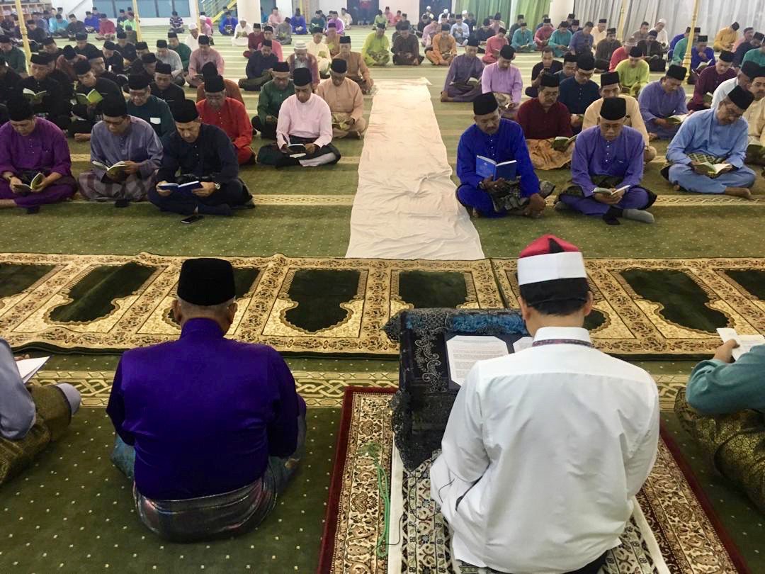 Bersama warga <a href="/PDRMsia/">Polis Diraja M'sia</a> di Majlis Bacaan Yasin, Tahlil &amp; Doa Selamat sempena persaraan saya. Tkasih kpd rakan2 yg hadir. Alhamdulillah. Bersyukur di atas segala nikmat yg telah dikurniakan selama ini. Redhakanlah segala amalan dan bakti kami di atas muka bumiMu ini Ya Allah.