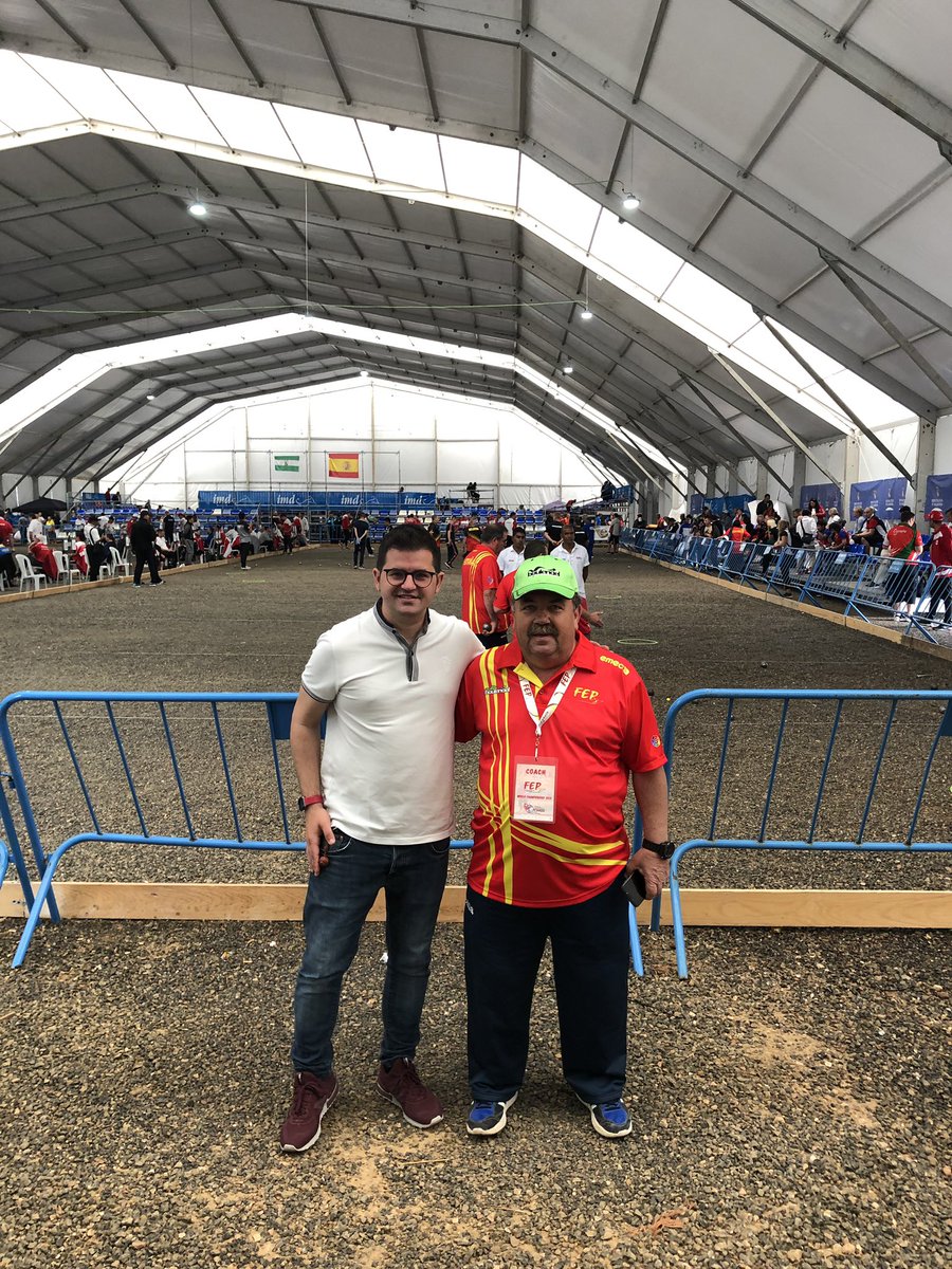 Apoyando a la selección española de petanca en su mundial. Desearle a nuestro vecino pepe que como seleccionador nacional tenga toda la suerte para traer una medalla a nuestro país #VamosEspaña 🇪🇸