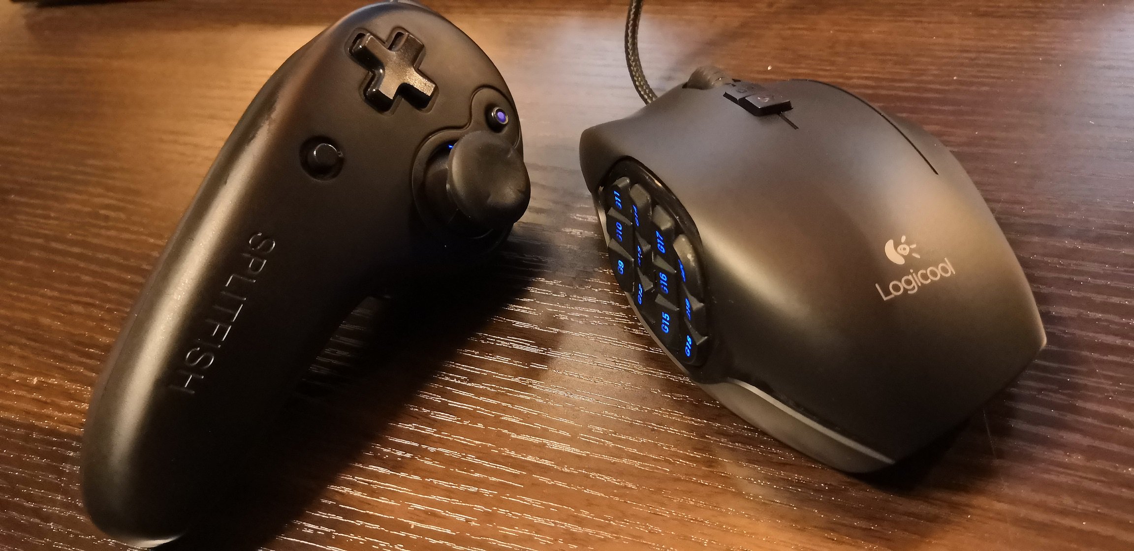 白髮歩兵 私のゲーミングデバイス 左手にワイヤレスヌンチャク Fragfx Fragchuck 右手にネトゲ鉄板マウス G600 Wasd移動が苦手って人におすすめしたい構成 マウスの横ボタン12個 Gシフトで 12個 でキーボード要らず 移動はヌンチャクのアナログパッド