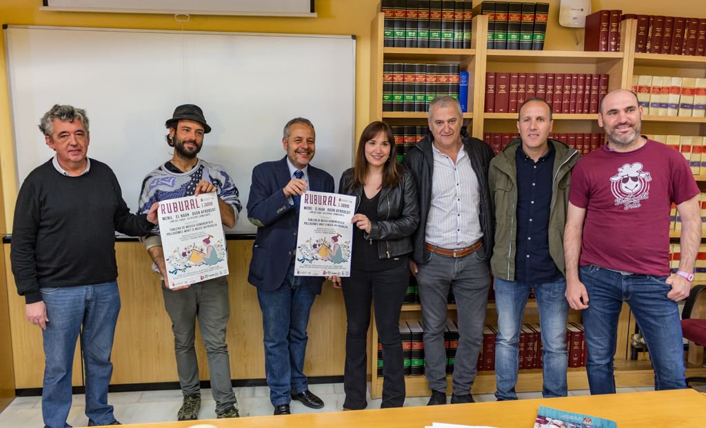 UBUEstudiantes's tweet photo. #Noticias_UBU | Visibilidar y contribuir al desarrollo sostenible de la provincia dando a conocer las iniciativas que se llevan a cabo en pequeños municipios es el objetivo de la 2ª edición de #rUBUral
• El 1 de junio en los jardines del Hospital Militar
https://t.co/nPlBHWvxRm https://t.co/CUu1NRGqVk