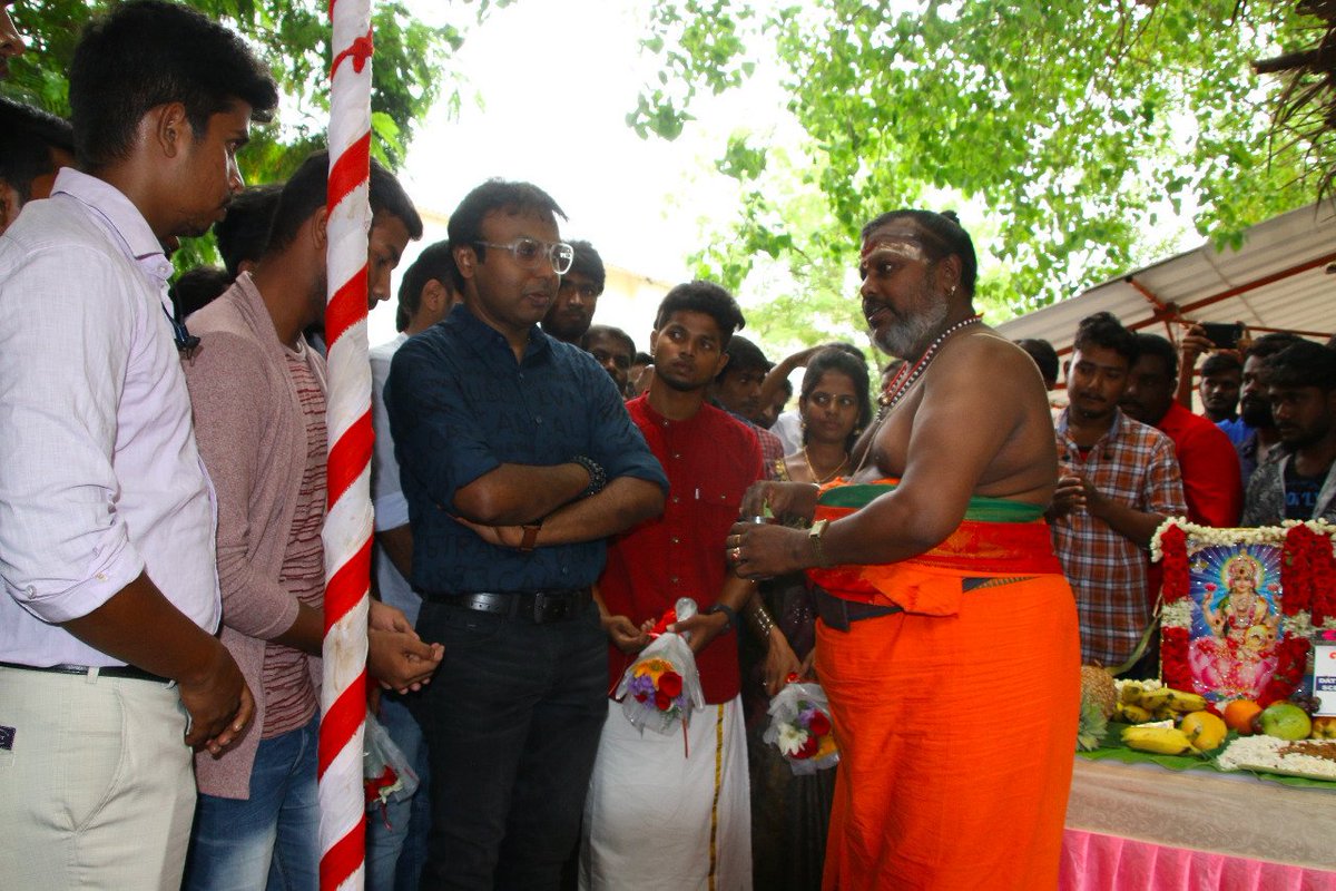 pesumcinema's tweet photo. #CineShieldCreators #ProductionNo1 Movie Pooja Stills
Directors - #RShankar #GVimal
@Dudette0777 @Winsun_PRO https://t.co/eeDQr77Wkl