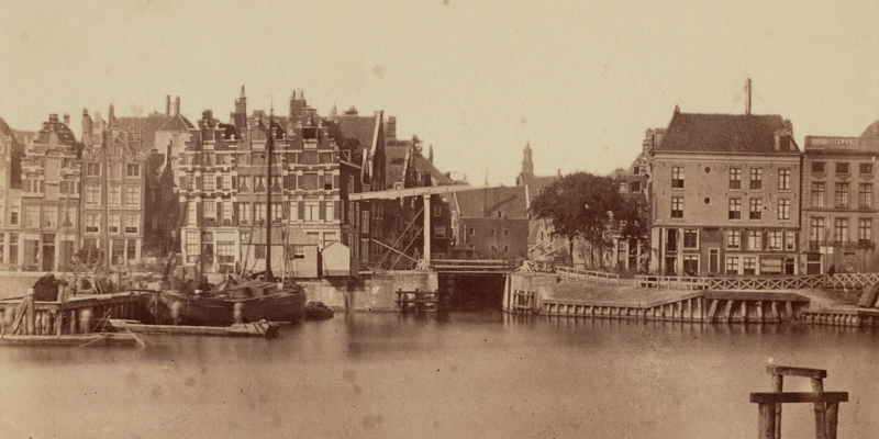 erfgoed020's tweet photo. Texelse Kade voor even zichtbaar | Erfgoed van de Week https://t.co/iZGQqT0PsV
#amsterdam #erfgoed #archeologie #texelsekade #stationsgebied https://t.co/R7tk2G2F39