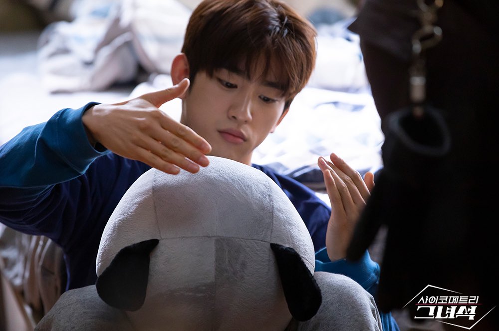 D5jBo72WAAAO_cG.jpg:orig