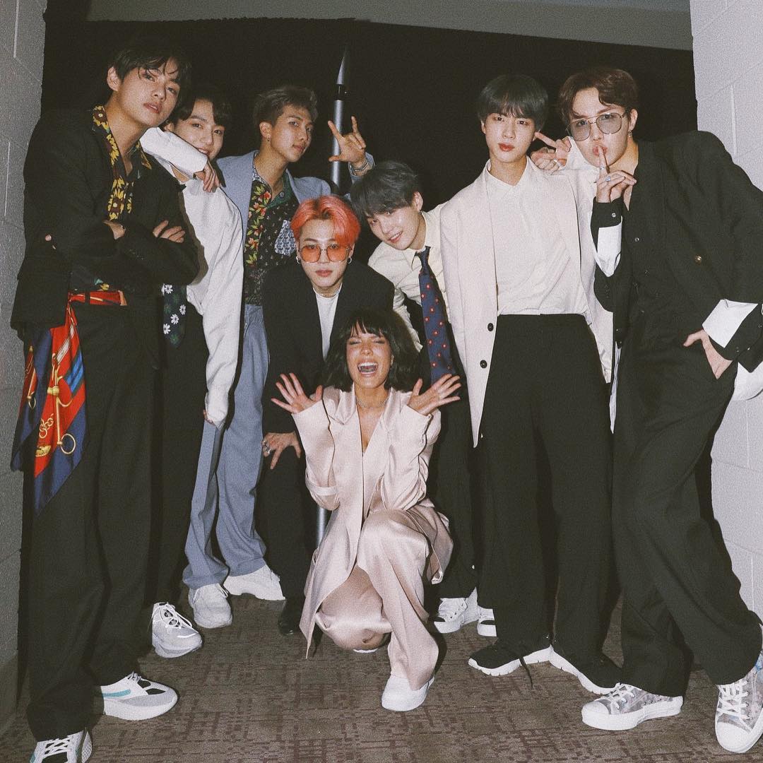 _FaceYourself_'s tweet photo. Арми кричали "bts, Холзи", вместо привычного "bts, bts". 🤧🤧💖 https://t.co/H7QC3QXnnJ