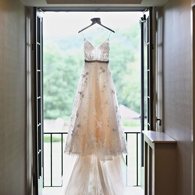 Cherish every moment of your wedding day. 👰🏼
Image via @copperandconfettico
.
.
.
#wedding #weddingvenue #paramountcountryclub #gowngoals #bridal #bride #weddingday #dressgoals #bridetobe #bridalstyle #sayido #weddingdress #married bit.ly/2ZOKhYJ