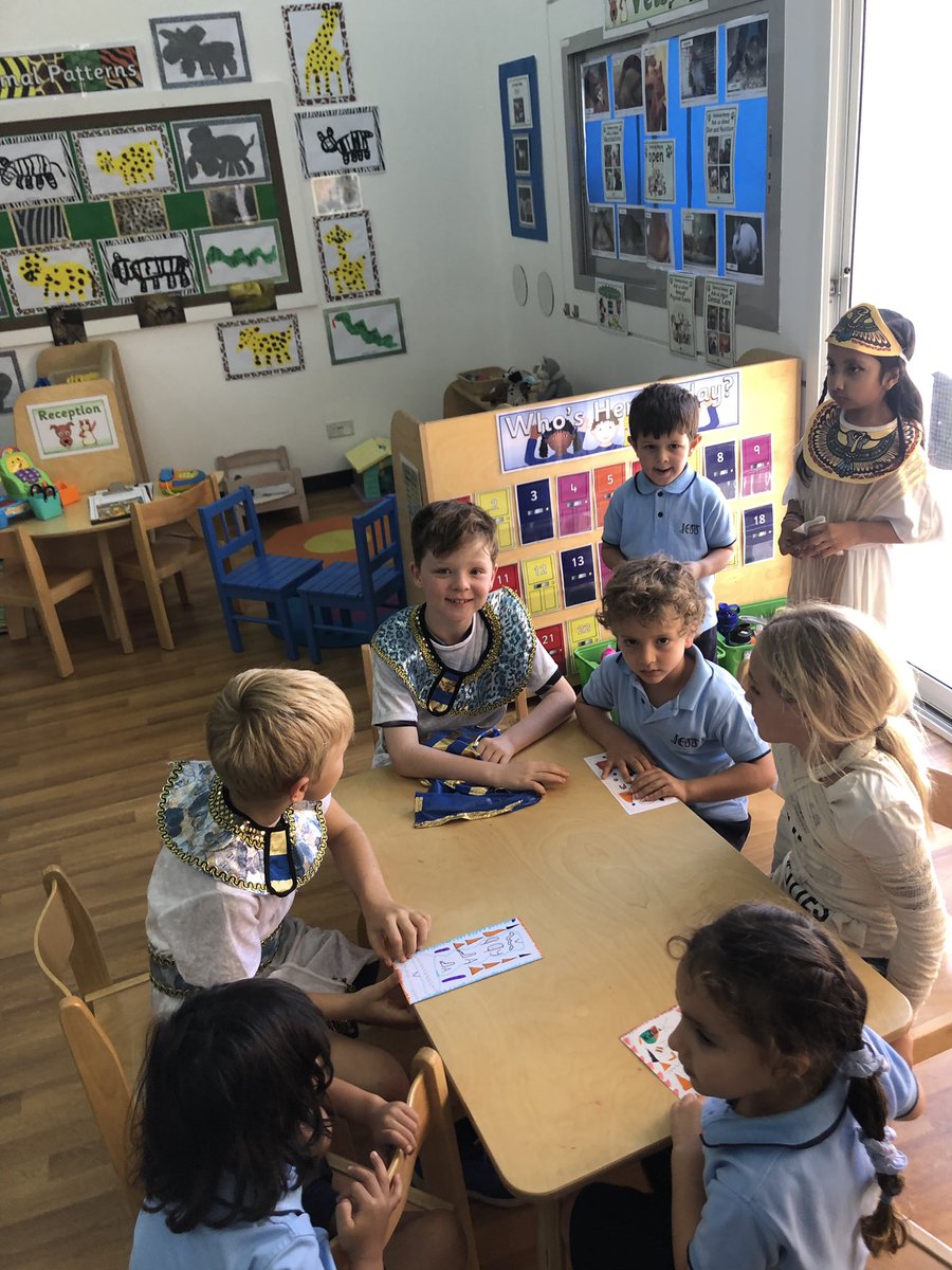 JESSjumeirahYR3's tweet photo. Explaining the hieroglyphics to our buddies on Ancient Egyptian day #JESSJumtopic https://t.co/JC5cTVUU8I