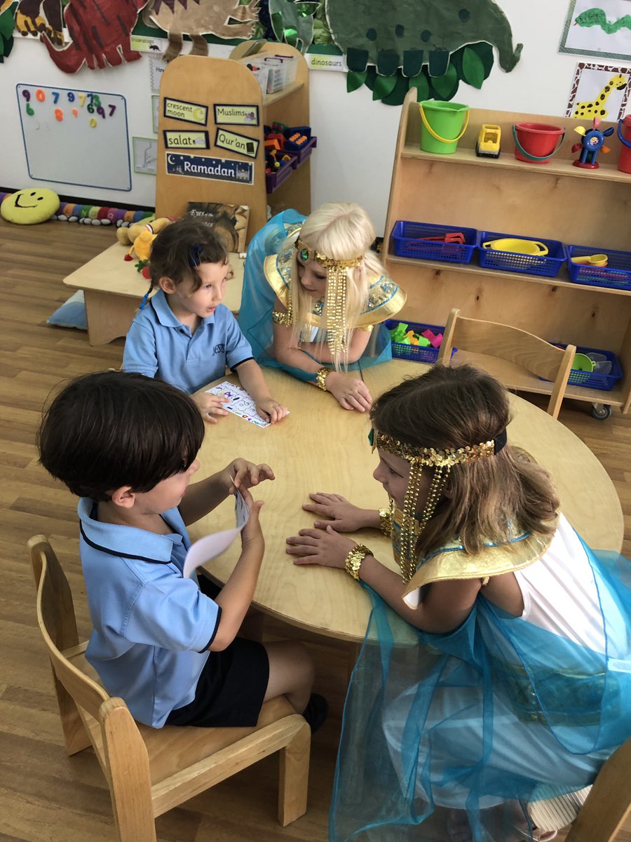 JESSjumeirahYR3's tweet photo. Explaining the hieroglyphics to our buddies on Ancient Egyptian day #JESSJumtopic https://t.co/JC5cTVUU8I