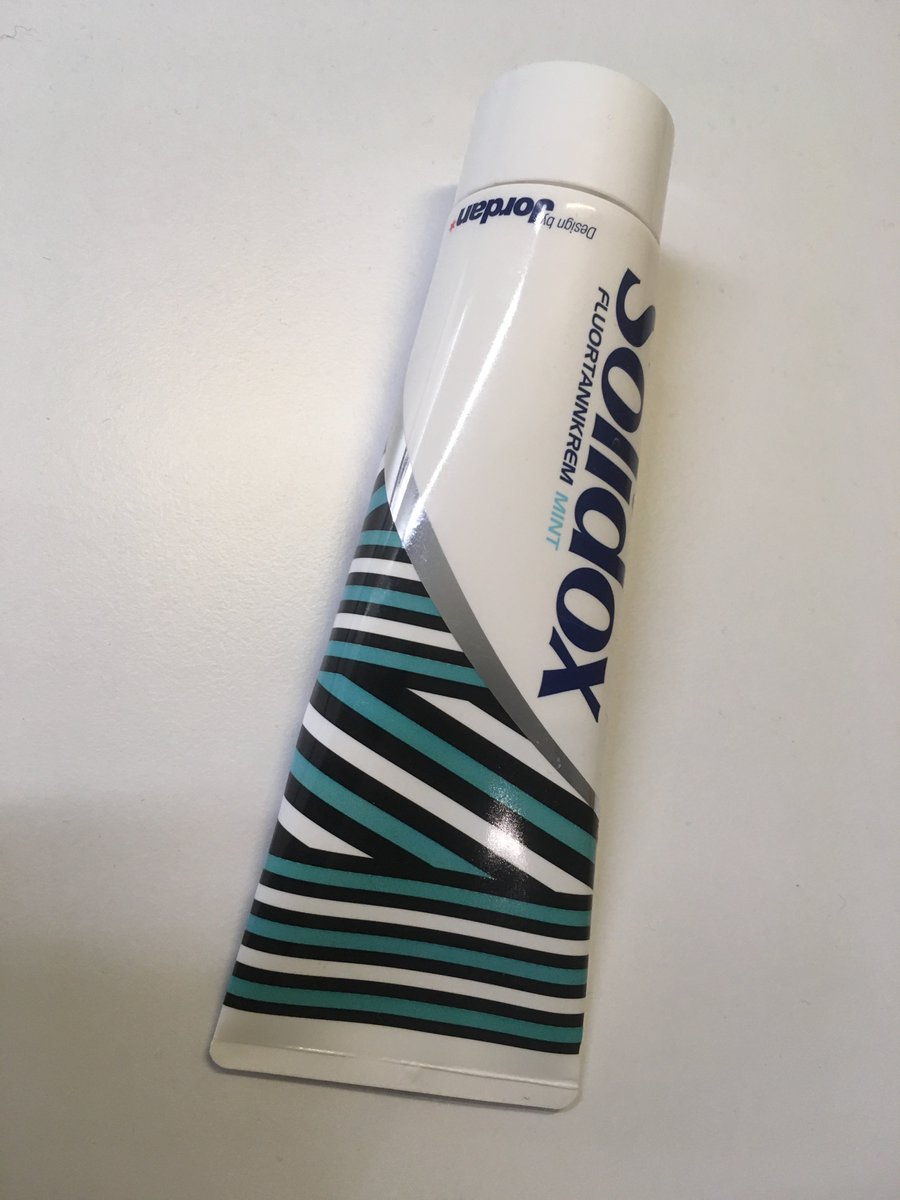 Styret i #NSB hugsar ikkje kvar dei fekk ideen til ny logo, forståeleg nok. Kanskje frå tannkremtuben? #vy @vytravel