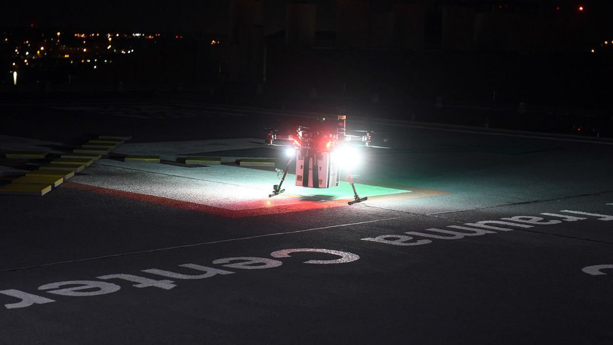 BFMTV's tweet image. Un rein destiné à être greffé a parcouru 4,5 kilomètres en dix minutes en drone aux États-Unis. Une première mondiale bfmtv.com/tech/comment-l…