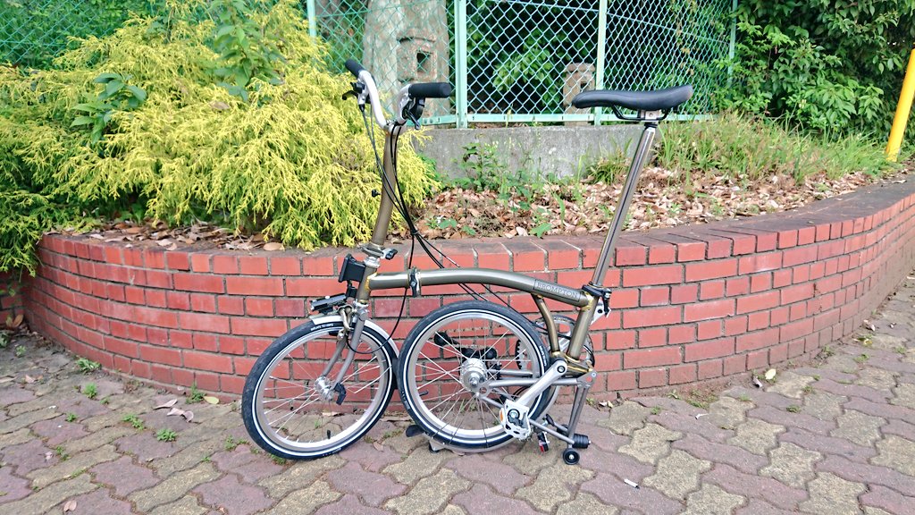 oribikeuser's tweet photo. #令和 とともにようこそブロンプトン(本当は29日に納車)。
#prestosl 乗りからすると、メッチャ柔らかい乗り心地。
2017モデルだから艶なしのやつ。
#IKEA のバッグを利用。
#brompton #m6lx #rawlacquer https://t.co/5smguEHZAF
