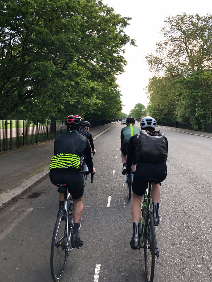 30% laps - 70% coffee 👍 Lovely laps this morning in Regents Park. Nice and chilled, lots of coffee <a href="/SaintEspresso/">Saint Espressō</a> after 👌🖤☕️🥐 #Cycling #Coffee