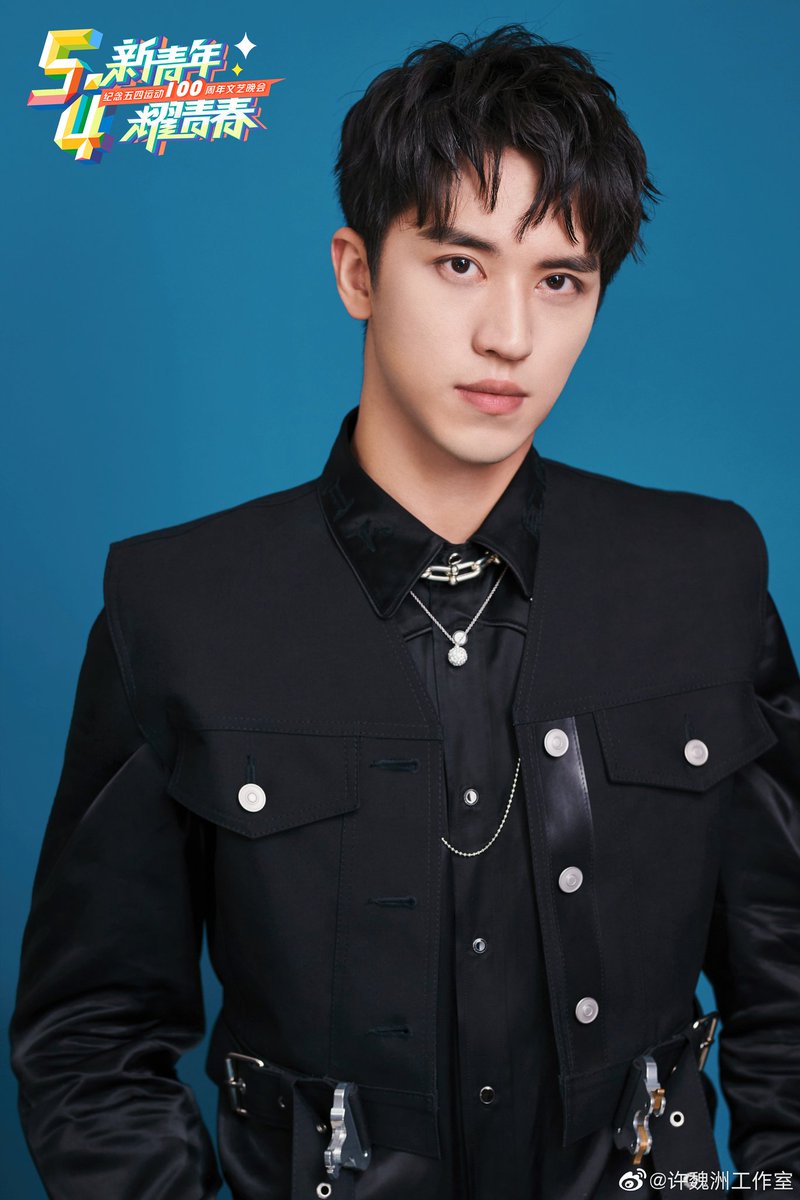 addictedidiot's tweet photo. 아 착장 너무나 취저 https://t.co/vA9z8mbrTJ