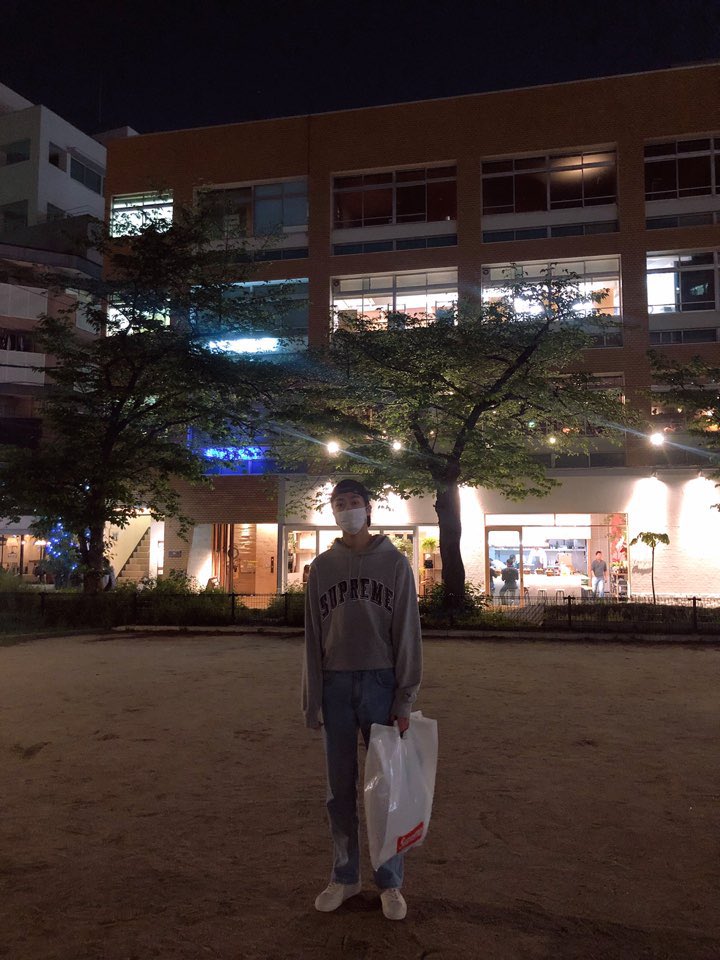 OfficialMONSTAX's tweet photo. [#형원] 어제 애들이랑 후쿠오카 투어 했어요 ㅎ곧 공연하는데 다녀올게요 몬베베 ㅎ https://t.co/Pj2Q8Icaap
