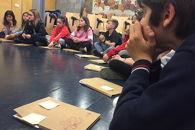 ajuntamentSPM's tweet photo. [NOTÍCIA] El Consell Infantil Municipal presenta avui les conclusions al Ple #CIMSPM #SPMeduca

Es podrà seguir en directe per: 

✅ Streaming al facebook de #RàdioSPM https://t.co/rvI8EdRwzU

✅ Escoltar per https://t.co/6LB17UBCUy 107.0FM

👉+ info https://t.co/l3aeYQEBtJ https://t.co/nDA0IlWLM2