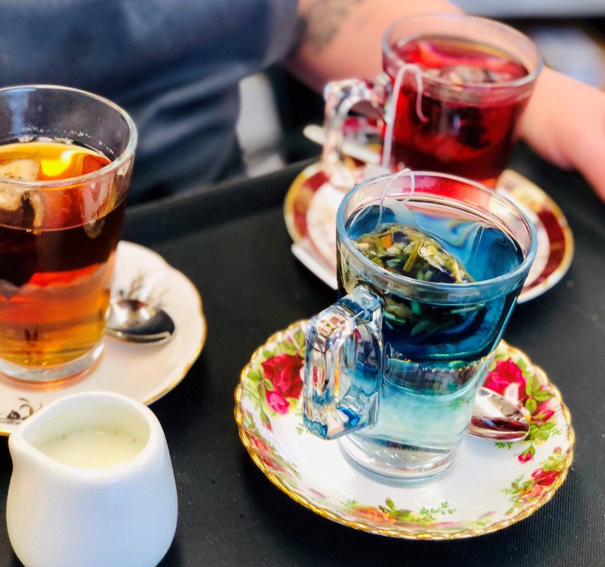 RDMCafe's tweet photo. A rainbow array of @Twist_Teas in the Café today! Coconut &amp; Lemongrass, Orange &amp; Lemon or Passion Fruit &amp; Rose... it's almost impossible to decide! 🌈☕️

#GreatMissenden #LocalFood #FruitTeas #Colourful https://t.co/0CUr1ty661