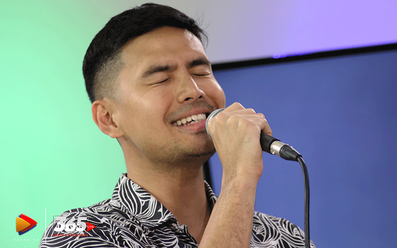 HangoverPH's tweet photo. Tanong mo nga kung nauubusan ba sila ng pag-uusapan @ShaiTisai @xtianbautista 😅😅😅 #XtianBautistaOnCatch22PH #AkingMahal https://t.co/hNmyOKbgOA