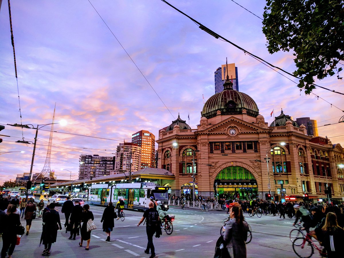 createdbypete's tweet photo. #Melbourne looking great this evening 🔥 https://t.co/1OJeIMmiNx