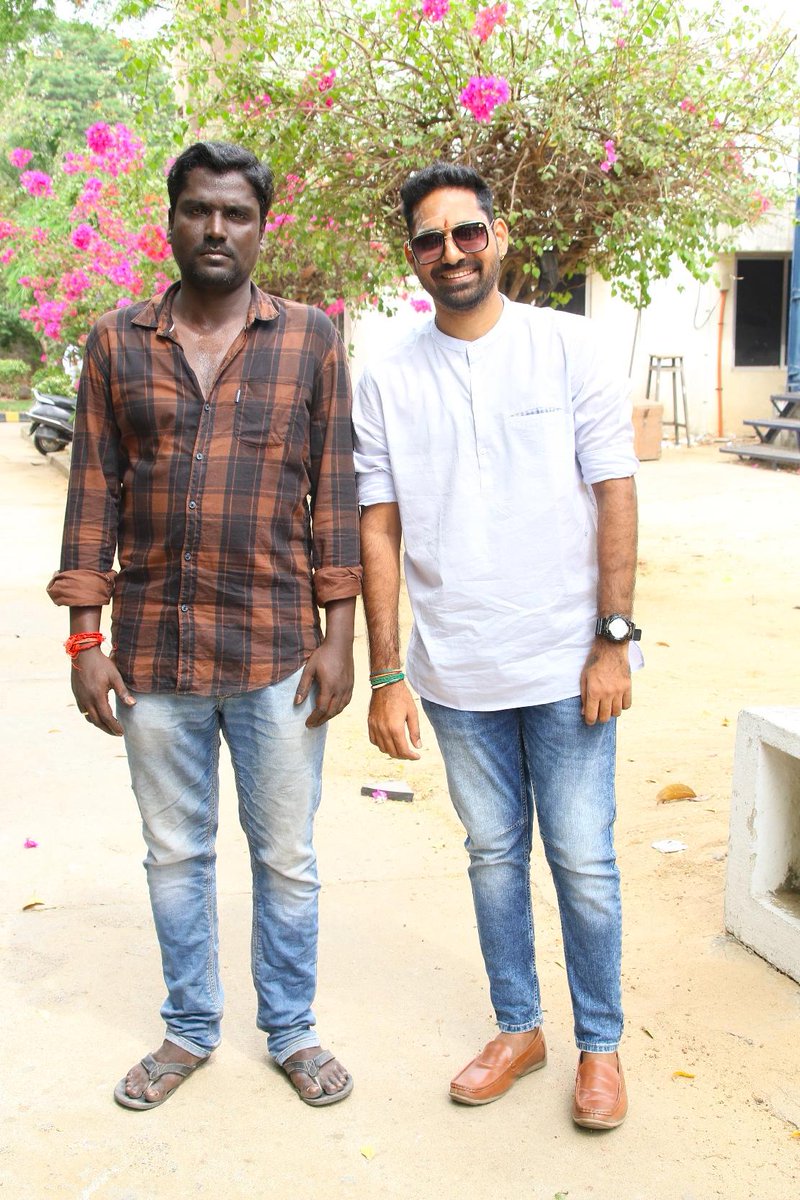 Nettv4uTamil's tweet photo. Cine Shield Creators - Production No 1 Movie Pooja
https://t.co/UoF0rLIOgQ

#Tamailarasan #SSudhakar #VSathish #SManikandan #CineShieldCreators #GauthamKarthik https://t.co/2KkRwJ9BPV