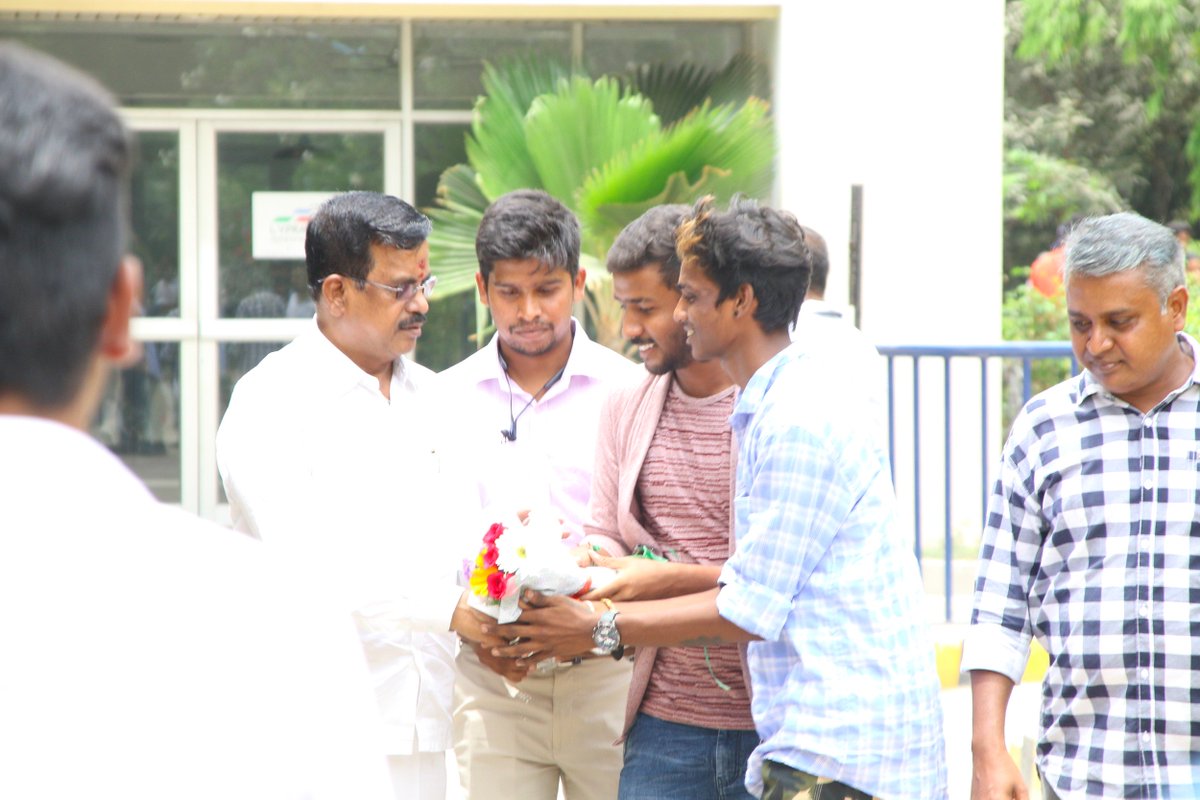 Nettv4uTamil's tweet photo. Cine Shield Creators - Production No 1 Movie Pooja
https://t.co/UoF0rLIOgQ

#Tamailarasan #SSudhakar #VSathish #SManikandan #CineShieldCreators #GauthamKarthik https://t.co/2KkRwJ9BPV